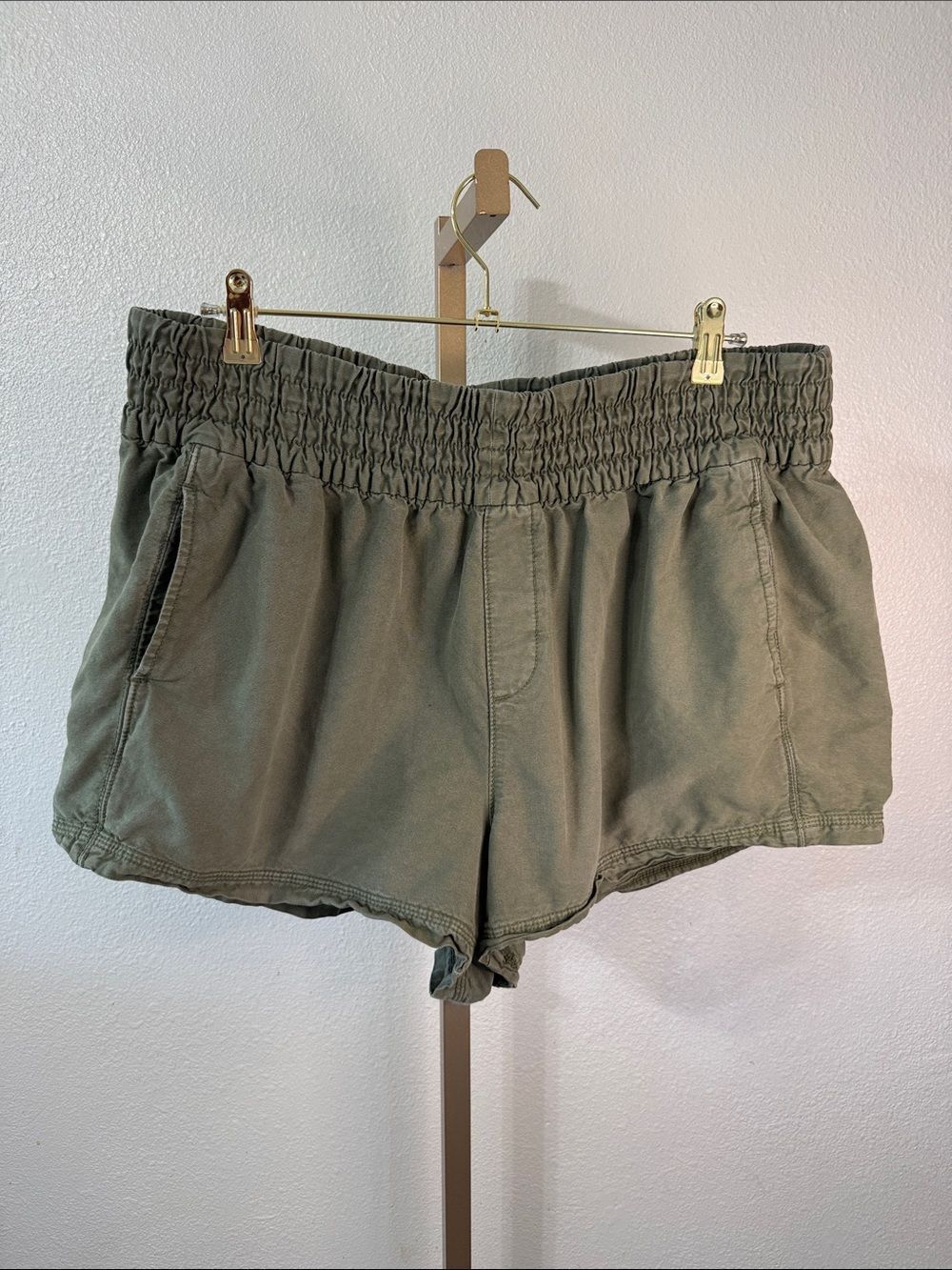 aerie Olive Elastic-Waist casual Shorts- Size XL- pockets